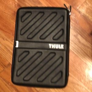 THULE BLACK ARMOUR LAPTOP CASE 15.6inch